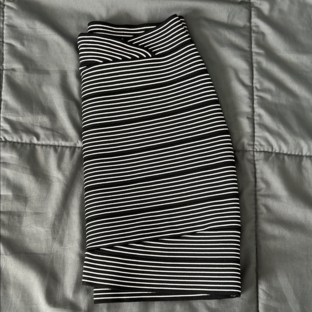 BCBG Alisa Black/White Stripe Bodycon Skirt Size Small